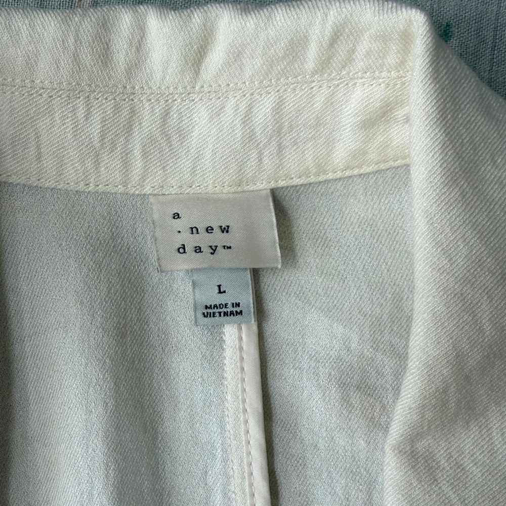 Women’s Double-Breasted Cream Lightweight Blazer - Picture 2 of 12